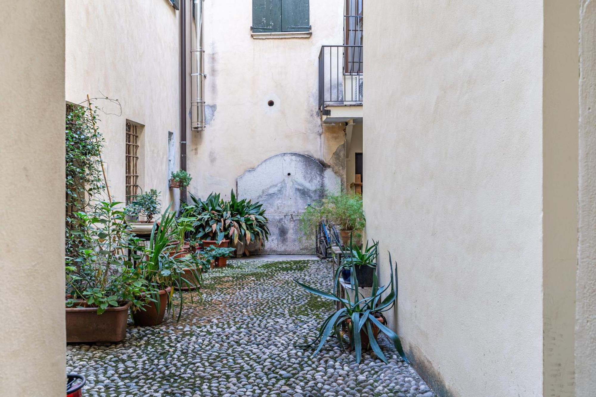 Casa San Faustino - Brescia Citycenter - By Host4U エクステリア 写真